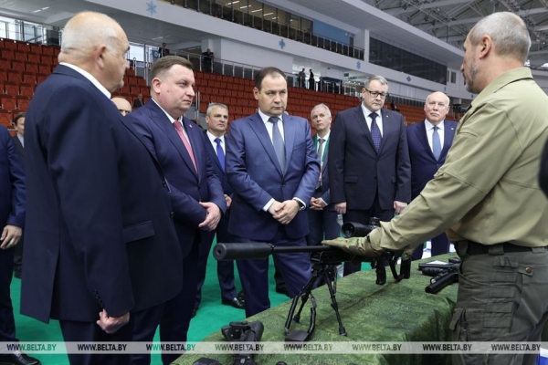 Головченко ознакомился с разработками отечественного и зарубежных ВПК на MILEX Головченко ознакомился с разработками отечественного и зарубежных ВПК на MILEX