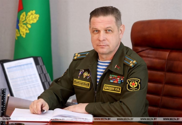 "Друзья просят папу передать автографы". История самого популярного военкома белорусского интернета "Друзья просят папу передать автографы". История самого популярного военкома белорусского интернета