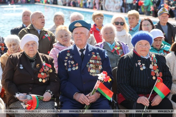 ФОТОРЕПОРТАЖ: День Победы празднуют в Беларуси ФОТОРЕПОРТАЖ: День Победы празднуют в Беларуси