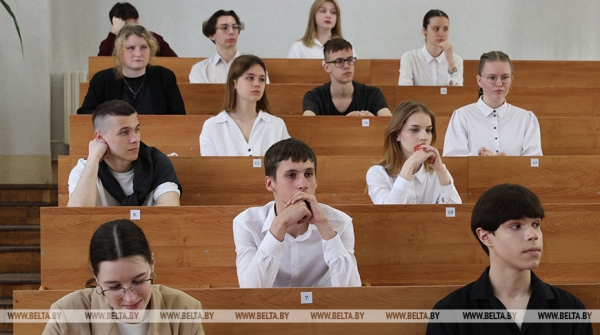РЕПОРТАЖ о том, как в Беларуси стартовал первый централизованный экзамен РЕПОРТАЖ о том, как в Беларуси стартовал первый централизованный экзамен
