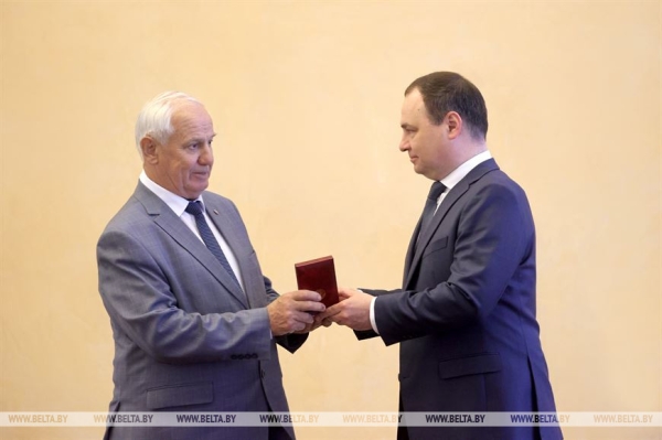 За труд, талант и преданность делу. Головченко вручил госнаграды представителям различных сфер За труд, талант и преданность делу. Головченко вручил госнаграды представителям различных сфер