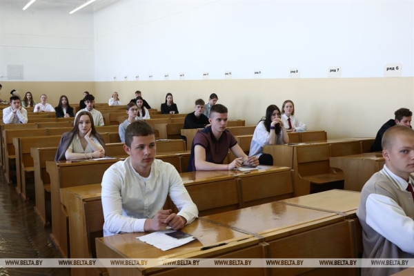 РЕПОРТАЖ о том, как в Беларуси стартовал первый централизованный экзамен РЕПОРТАЖ о том, как в Беларуси стартовал первый централизованный экзамен