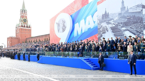 Лукашенко в Москве принял участие в торжествах в честь Дня Победы Лукашенко в Москве принял участие в торжествах в честь Дня Победы