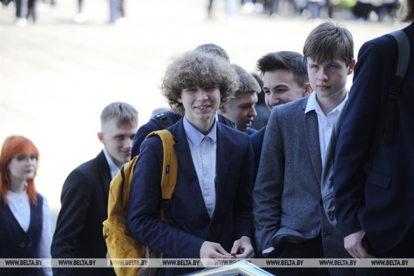 ФОТОРЕПОРТАЖ: Централизованный экзамен по предмету на выбор сдают в Беларуси ФОТОРЕПОРТАЖ: Централизованный экзамен по предмету на выбор сдают в Беларуси