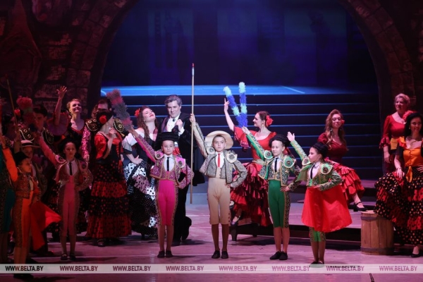 Большой театр в портретах, лицах и событиях. Главная театральная музыкальная сцена Беларуси празднует 90-летие Большой театр в портретах, лицах и событиях. Главная театральная музыкальная сцена Беларуси празднует 90-летие