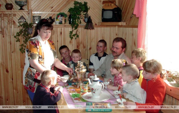 Мама, папа, я: семейное счастье разных поколений белорусов в архивных фото БЕЛТА Мама, папа, я: семейное счастье разных поколений белорусов в архивных фото БЕЛТА