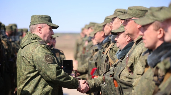 Хренин: белорусы хотят мирно трудиться на своей земле и не позволят говорить с собой с позиции силы Хренин: белорусы хотят мирно трудиться на своей земле и не позволят говорить с собой с позиции силы