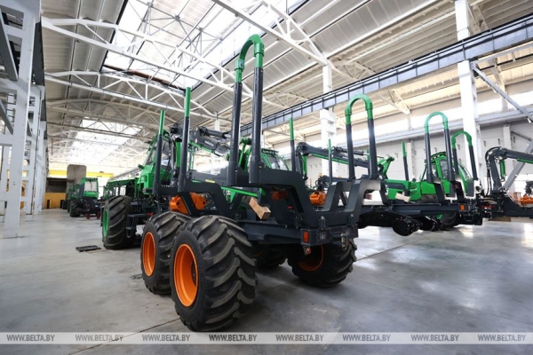 Сумма контрактов по итогам визита Головченко в Карелию и Мурманск составила около $100 млн Сумма контрактов по итогам визита Головченко в Карелию и Мурманск составила около $100 млн