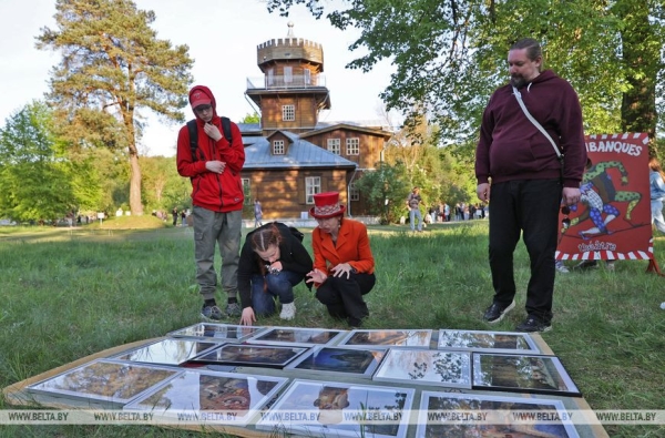 ФОТОФАКТ: "Ночь музеев" прошла в музее-усадьбе Ильи Репина "Здравнево" ФОТОФАКТ: "Ночь музеев" прошла в музее-усадьбе Ильи Репина "Здравнево"