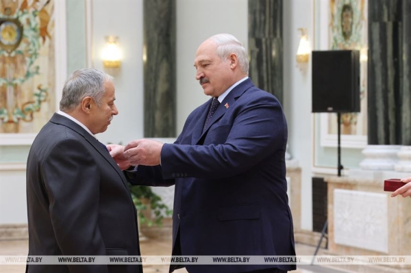 Лукашенко в преддверии Дня Победы вручил государственные награды Лукашенко в преддверии Дня Победы вручил государственные награды