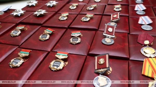 Лукашенко в преддверии Дня Победы вручил государственные награды Лукашенко в преддверии Дня Победы вручил государственные награды