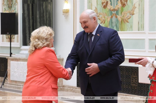 Лукашенко в преддверии Дня Победы вручил государственные награды Лукашенко в преддверии Дня Победы вручил государственные награды
