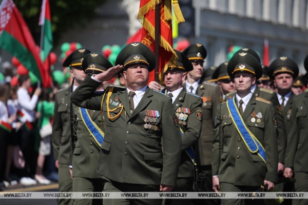 ФОТОРЕПОРТАЖ: В Беларуси чествовали главные символы государства - флаг, герб и гимн ФОТОРЕПОРТАЖ: В Беларуси чествовали главные символы государства - флаг, герб и гимн