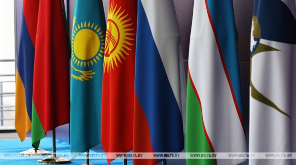 Лидеры ЕАЭС намерены внести поправки в договор о союзе и подписать протокол о кооперационных проектах Лидеры ЕАЭС намерены внести поправки в договор о союзе и подписать протокол о кооперационных проектах