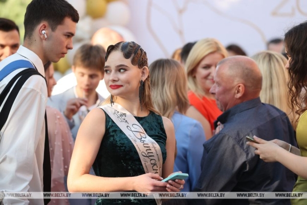 Выпускные вечера прошли по всей Беларуси Выпускные вечера прошли по всей Беларуси