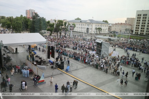 Выпускные вечера прошли по всей Беларуси Выпускные вечера прошли по всей Беларуси