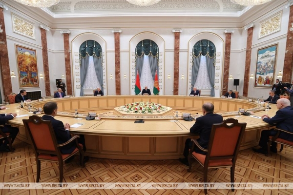 Лукашенко: Запад готовит силовой сценарий смены власти в Беларуси Лукашенко: Запад готовит силовой сценарий смены власти в Беларуси