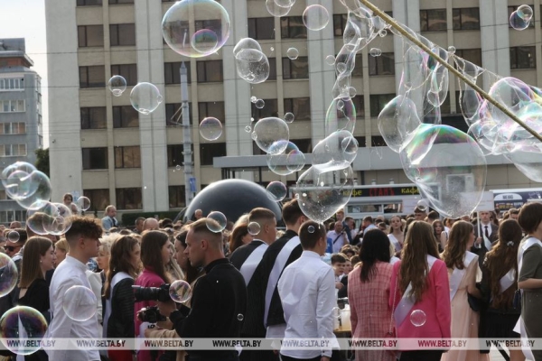 Выпускные вечера прошли по всей Беларуси Выпускные вечера прошли по всей Беларуси
