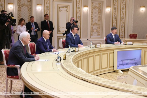 Лукашенко оценил объем торговли с Липецкой областью: неплохая цифра, но полмиллиарда лучше Лукашенко оценил объем торговли с Липецкой областью: неплохая цифра, но полмиллиарда лучше