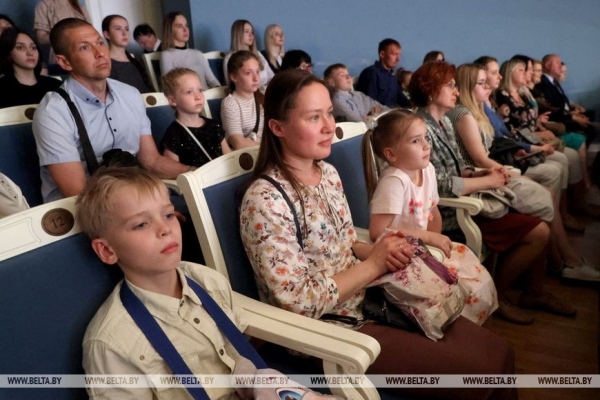 "Книга - это настоящий дар". Эйсмонт рассказала о любимых белорусских авторах "Книга - это настоящий дар". Эйсмонт рассказала о любимых белорусских авторах