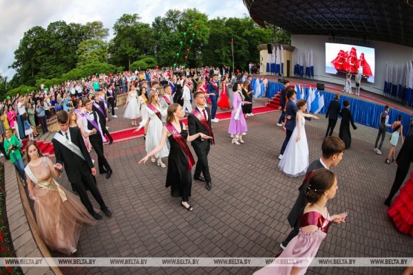 Выпускные вечера прошли по всей Беларуси Выпускные вечера прошли по всей Беларуси