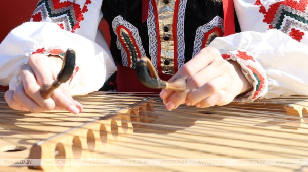 Фестиваль народной музыки "Звіняць цымбалы і гармонік" пройдет в Поставах 9-11 июня Фестиваль народной музыки "Звіняць цымбалы і гармонік" пройдет в Поставах 9-11 июня