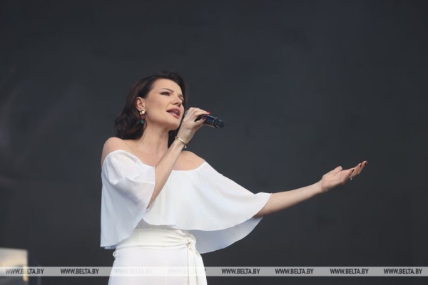 Тысячи зрителей собрал концерт ко Дню России в Минске Тысячи зрителей собрал концерт ко Дню России в Минске