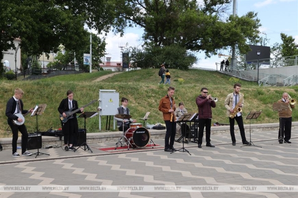 ФОТОФАКТ: Музыкальная гостиная открыла сезон в Троицком предместье ФОТОФАКТ: Музыкальная гостиная открыла сезон в Троицком предместье