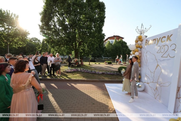 Выпускные вечера прошли по всей Беларуси Выпускные вечера прошли по всей Беларуси