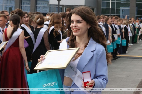 Выпускные вечера прошли по всей Беларуси Выпускные вечера прошли по всей Беларуси