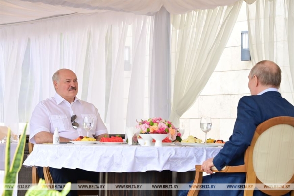 Лукашенко: белорусско-российские отношения являются стержнем ЕАЭС и СНГ Лукашенко: белорусско-российские отношения являются стержнем ЕАЭС и СНГ