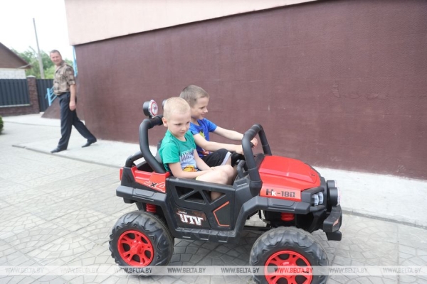 "И тут нам выносят двух малышек. Как можно выбирать? Взяли двоих!" Супруги Зизюк воспитали более 25 детей "И тут нам выносят двух малышек. Как можно выбирать? Взяли двоих!" Супруги Зизюк воспитали более 25 детей