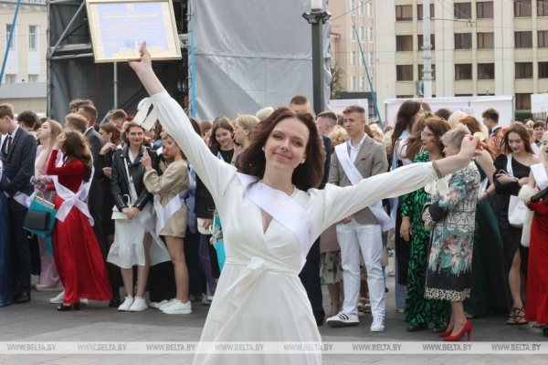 Выпускные вечера прошли по всей Беларуси Выпускные вечера прошли по всей Беларуси