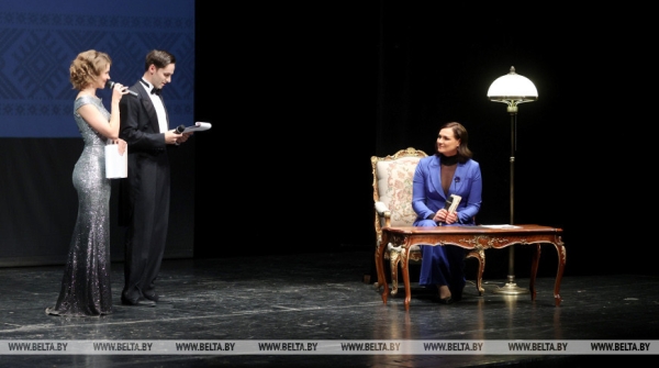 "Книга - это настоящий дар". Эйсмонт рассказала о любимых белорусских авторах "Книга - это настоящий дар". Эйсмонт рассказала о любимых белорусских авторах