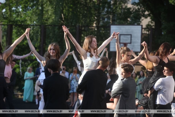 Выпускные вечера прошли по всей Беларуси Выпускные вечера прошли по всей Беларуси