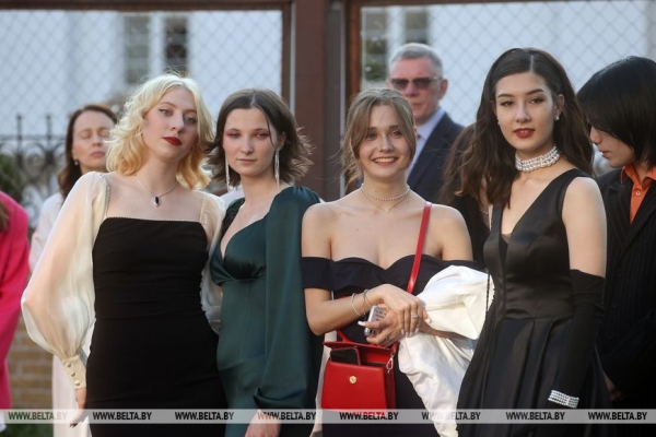 Выпускные вечера прошли по всей Беларуси Выпускные вечера прошли по всей Беларуси