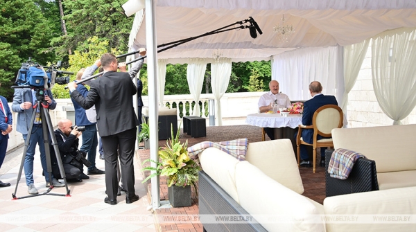 Лукашенко: белорусско-российские отношения являются стержнем ЕАЭС и СНГ Лукашенко: белорусско-российские отношения являются стержнем ЕАЭС и СНГ