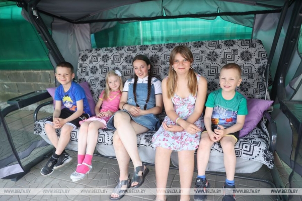 "И тут нам выносят двух малышек. Как можно выбирать? Взяли двоих!" Супруги Зизюк воспитали более 25 детей "И тут нам выносят двух малышек. Как можно выбирать? Взяли двоих!" Супруги Зизюк воспитали более 25 детей