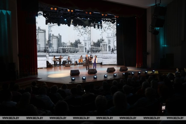 Вечер премьер и экспериментов. Композитор Олег Елисеенков встретился с поклонниками в Молодечно Вечер премьер и экспериментов. Композитор Олег Елисеенков встретился с поклонниками в Молодечно