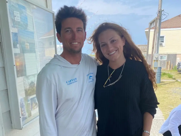 Бросила бутылку с письмом в океан и встретила парня. Эта история рвет TikTok Бросила бутылку с письмом в океан и встретила парня. Эта история рвет TikTok