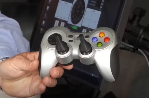 Вот почему затонувшим у «Титаника» батискафом управляли дешевым геймпадом Logitech Вот почему затонувшим у «Титаника» батискафом управляли дешевым геймпадом Logitech