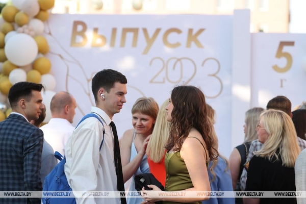 Выпускные вечера прошли по всей Беларуси Выпускные вечера прошли по всей Беларуси