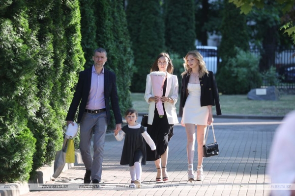 Выпускные вечера прошли по всей Беларуси Выпускные вечера прошли по всей Беларуси