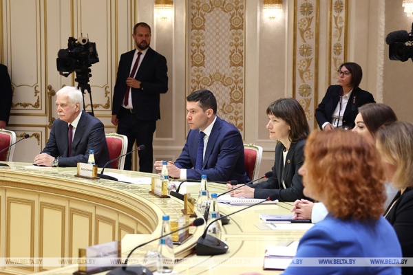 Лукашенко - губернатору Калининградской области: разделить нас искусственными барьерами не получится Лукашенко - губернатору Калининградской области: разделить нас искусственными барьерами не получится