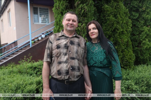 "Мы не делим детей на своих и чужих". В этой семье воспитали 25 мальчиков и девочек "Мы не делим детей на своих и чужих". В этой семье воспитали 25 мальчиков и девочек