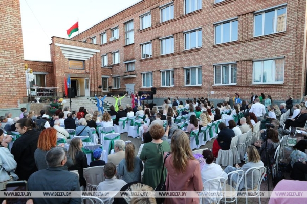 Выпускные вечера прошли по всей Беларуси Выпускные вечера прошли по всей Беларуси