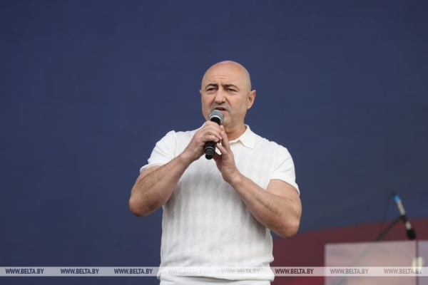 Тысячи зрителей собрал концерт ко Дню России в Минске Тысячи зрителей собрал концерт ко Дню России в Минске