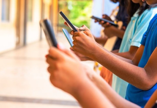 В Китае ограничат мобильный интернет детям в возрасте до 18 лет В Китае ограничат мобильный интернет детям в возрасте до 18 лет