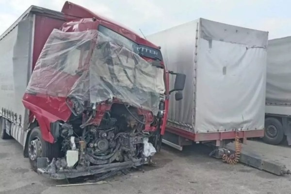 Дальнобойщик из Казахстана полтора месяца жил на трассе М1 Дальнобойщик из Казахстана полтора месяца жил на трассе М1