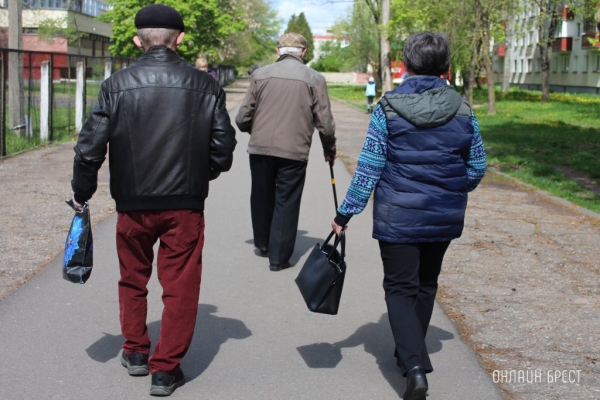 Пенсии и пособия большинству граждан будут выплачивать только через банки Пенсии и пособия большинству граждан будут выплачивать только через банки